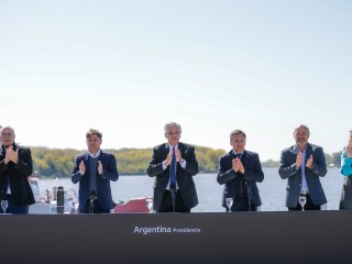 Alberto Fernández: “Hoy ponemos en marcha un nuevo tiempo para la navegabilidad del Río de la Plata”