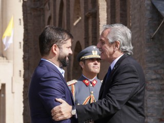 Alberto Fernández y Gabriel Boric encabezaron en Chile la conmemoración de los 205 años del Abrazo de Maipú