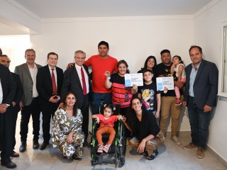  El presidente entregó en Santiago del Estero la vivienda 100 mil de la gestión