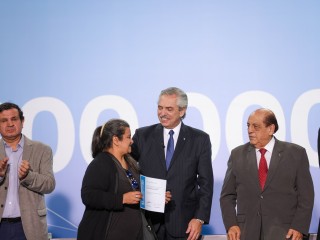 El presidente entregó la pensión por discapacidad número 300.000 desde el inicio de la gestión