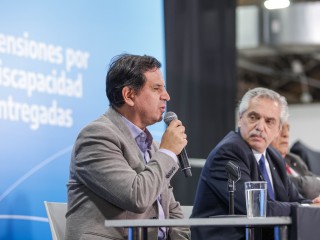 El presidente entregó la pensión por discapacidad número 300.000 desde el inicio de la gestión