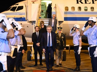 Alberto Fernández llegó a Brasilia para participar del Encuentro de Presidentes de los países de América del Sur