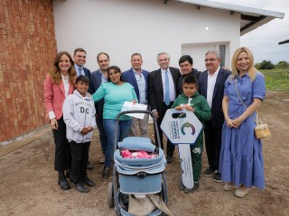El presidente entregó viviendas e inauguró las obras de un nuevo gasoducto en la provincia de Catamarca