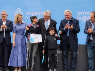 El presidente entregó viviendas e inauguró las obras de un nuevo gasoducto en la provincia de Catamarca