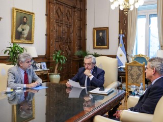 El presidente firmó el decreto que otorga la quinta jerarquización salarial a investigadoras e investigadores del CONICET