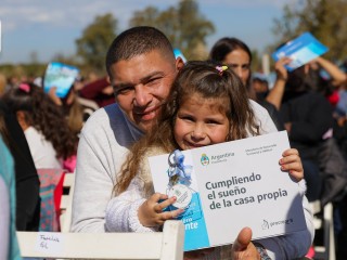 Alberto Fernández: “Para nosotros la prioridad central es que cada familia tenga un techo y una vivienda digna”