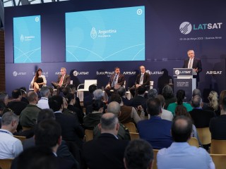 Alberto Fernández: “Empresas del Estado de alta tecnología como ARSAT y el INVAP ponen a la Argentina en un lugar de privilegio en el mundo”