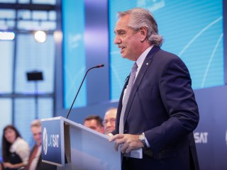 Alberto Fernández: “Empresas del Estado de alta tecnología como ARSAT y el INVAP ponen a la Argentina en un lugar de privilegio en el mundo”