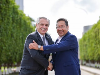 Alberto Fernández llegó a Bolivia para inaugurar el electroducto Juana Azurduy