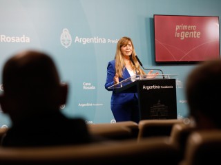 Cerruti destacó la suba del piso del Impuesto a las Ganancias y el nuevo récord de turismo durante las vacaciones de invierno