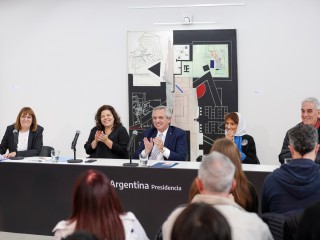 El presidente inauguró el Centro Cultural del Hospital Laura Bonaparte