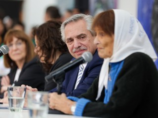 El presidente inauguró el Centro Cultural del Hospital Laura Bonaparte