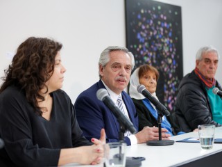 El presidente inauguró el Centro Cultural del Hospital Laura Bonaparte