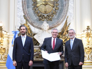 El presidente recibió las cartas credenciales de 25 nuevos embajadores y embajadoras