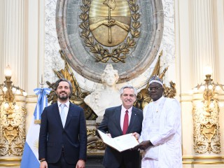 El presidente recibió las cartas credenciales de 25 nuevos embajadores y embajadoras
