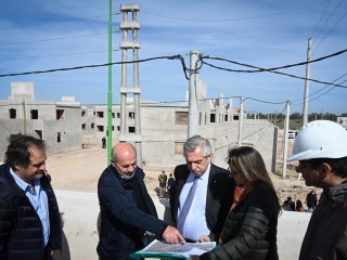 El presidente recorrió viviendas en construcción en Ensenada