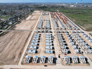 El presidente recorrió viviendas en construcción en Ensenada