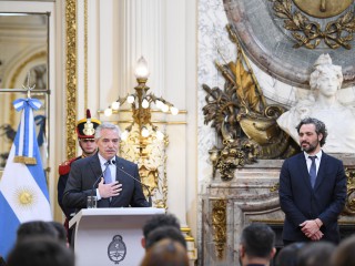 El presidente encabezó la ceremonia de jura de diplomáticos y diplomáticas del Instituto del Servicio Exterior de la Nación