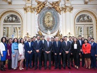 El presidente encabezó la ceremonia de jura de diplomáticos y diplomáticas del Instituto del Servicio Exterior de la Nación