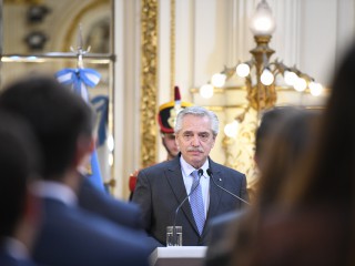 El presidente encabezó la ceremonia de jura de diplomáticos y diplomáticas del Instituto del Servicio Exterior de la Nación