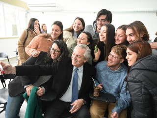El presidente al inaugurar un edificio universitario: “La casta que defienden es la de los poderosos, y les quitan a ustedes la libertad de estudiar”