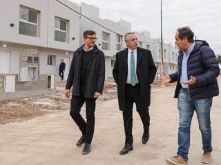 El presidente recorrió viviendas en construcción del programa Procrear II en Morón