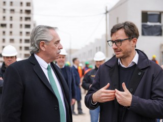 El presidente recorrió viviendas en construcción del programa Procrear II en Morón