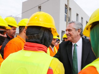El presidente recorrió viviendas en construcción del programa Procrear II en Morón