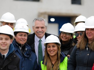El presidente recorrió viviendas en construcción del programa Procrear II en Morón