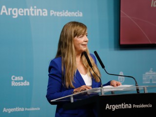 Cerruti destacó la suba del piso del Impuesto a las Ganancias y el nuevo récord de turismo durante las vacaciones de invierno