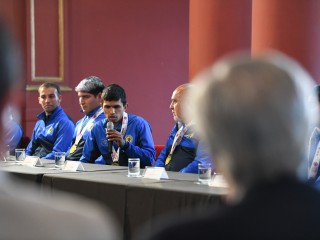 El presidente se reunió con las selecciones nacionales campeonas del mundo, Las Murciélagas y Los Murciélagos