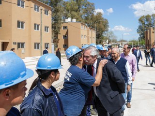 El presidente recorrió 252 viviendas en Ezeiza