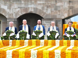 El presidente participó de un homenaje a Mahatma Gandhi junto a líderes y lideresas del G20