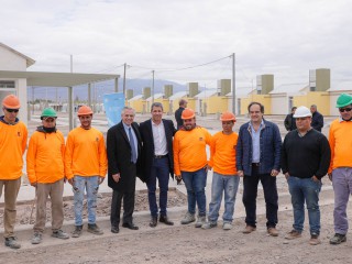 ”Ningún problema se resuelve sacando al Estado del medio”, afirmó el presidente al entregar viviendas a familias afectadas por el terremoto en San Juan
