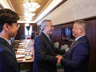 El presidente se reunió con directivos de CMEC, a cargo del proyecto del Ferrocarril Belgrano Cargas