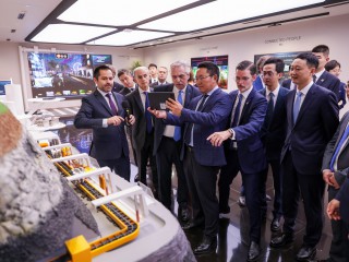 El presidente mantuvo una reunión con directivos de Huawei