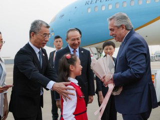 El presidente llegó a China para participar del III Foro de la Franja y la Ruta para la Cooperación Internacional