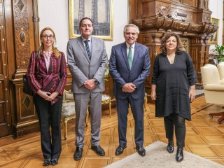 El presidente recibió al titular de la OPS tras el acuerdo para la producción de vacunas y tecnologías sanitarias