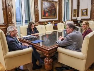 El presidente recibió al titular de la OPS tras el acuerdo para la producción de vacunas y tecnologías sanitarias