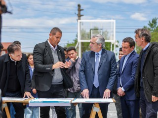 El presidente recorrió el entubamiento del Arroyo Jiménez, que se transformó en un nuevo espacio público para la comunidad de Florencio Varela