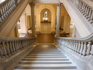 Escalera de periodistas