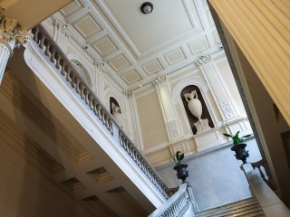 Escalera de periodistas