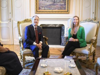 La Secretaria General de la Presidencia, Karina Milei, se reunió con el Embajador de los Estados Unidos, Peter Lamelas