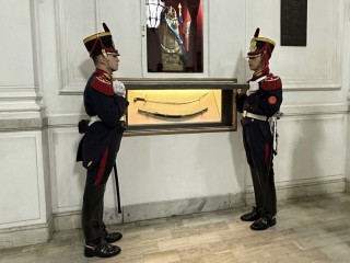 El Sable Corvo del General San Martín ya se encuentra en el Regimiento de Granaderos a Caballo