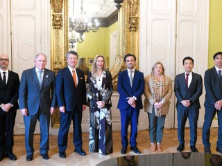 La Secretaria General de la Presidencia, Karina Milei, se reunió con autoridades de Hitachi Construction Machinery y de PromArgentina