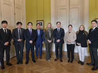 La Secretaria General de la Presidencia, Karina Milei, recibió al Embajador de la República de Corea, Lee Chong Hwa