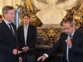 Mauricio Macri le tomó juramento a Alberto Abad y Roberto Moro