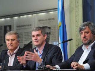 Marcos Peña, Oscar Aguad y Miguel De Godoy brindaron una conferencia de prensa