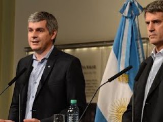 Conferencia de prensa de Marcos Peña y Alfonso Prat Gay en Casa Rosada.