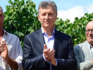 Mauricio Macri anunció subsidios para el sector vitivinícola en Mendoza.